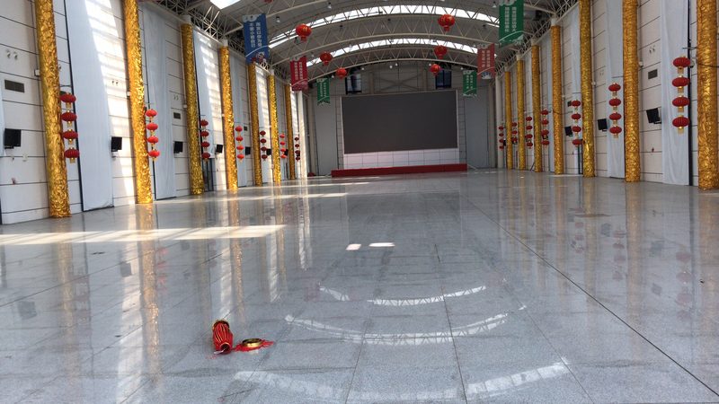 临时舞台搭建的成本主要包括以下几个方面：